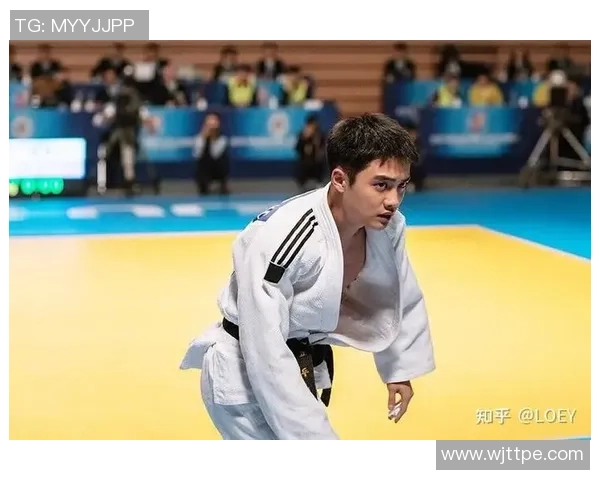 足球明星转型为演员的精彩人生与银幕魅力探讨